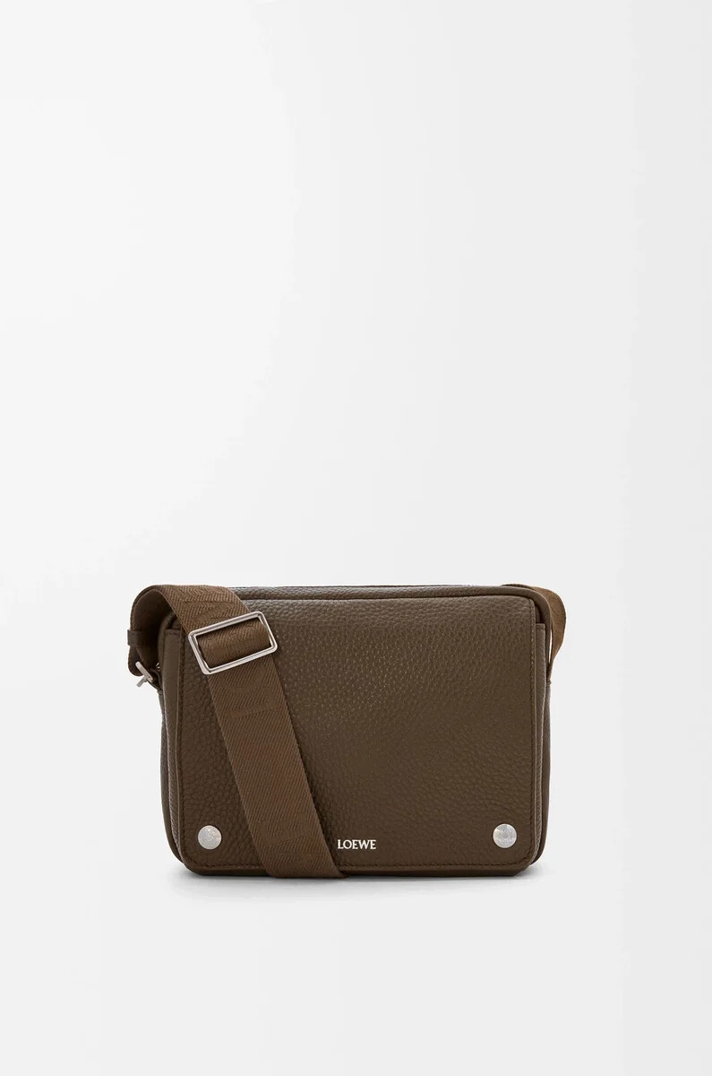 medium pebble messenger bag in supple grained calfskin tundra