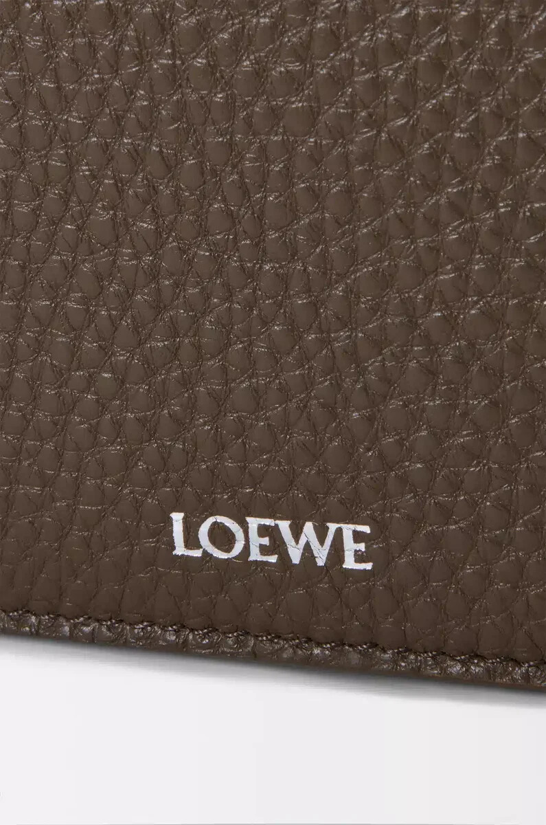 medium pebble messenger bag in supple grained calfskin tundra