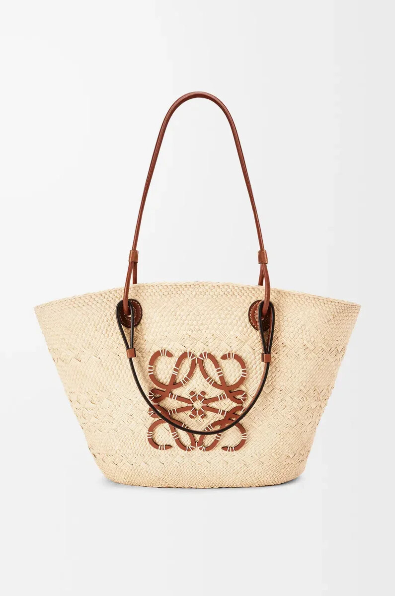 medium anagram basket bag in iraca palm and calfskin naturaltan