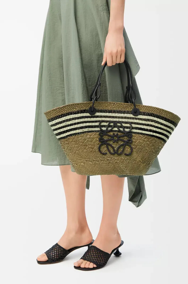 medium anagram basket in iraca palm and calfskin dark khakiblack