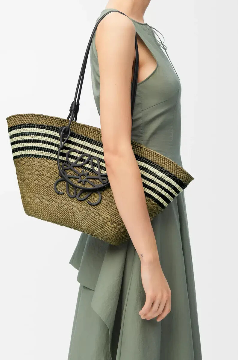 medium anagram basket in iraca palm and calfskin dark khakiblack