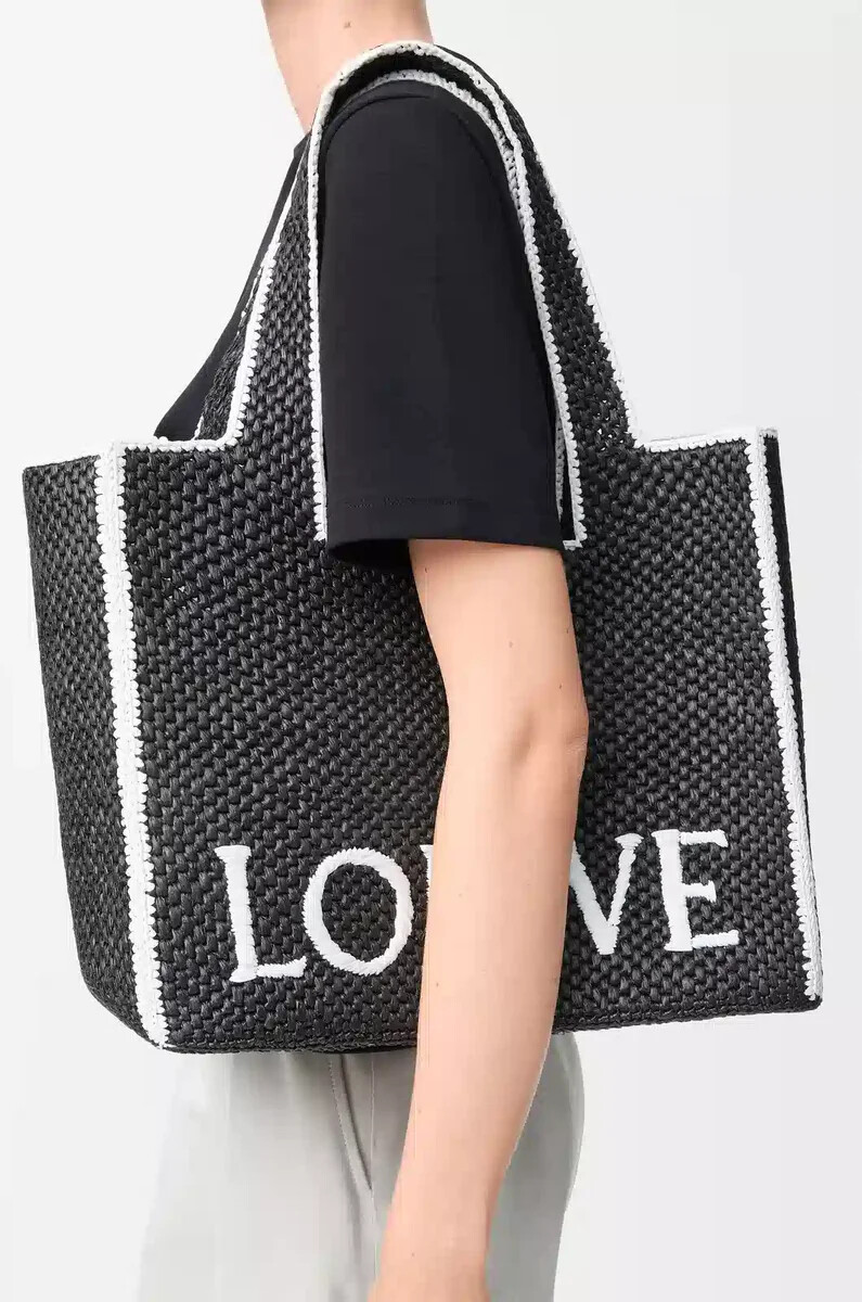 large loewe font tote in raffia black