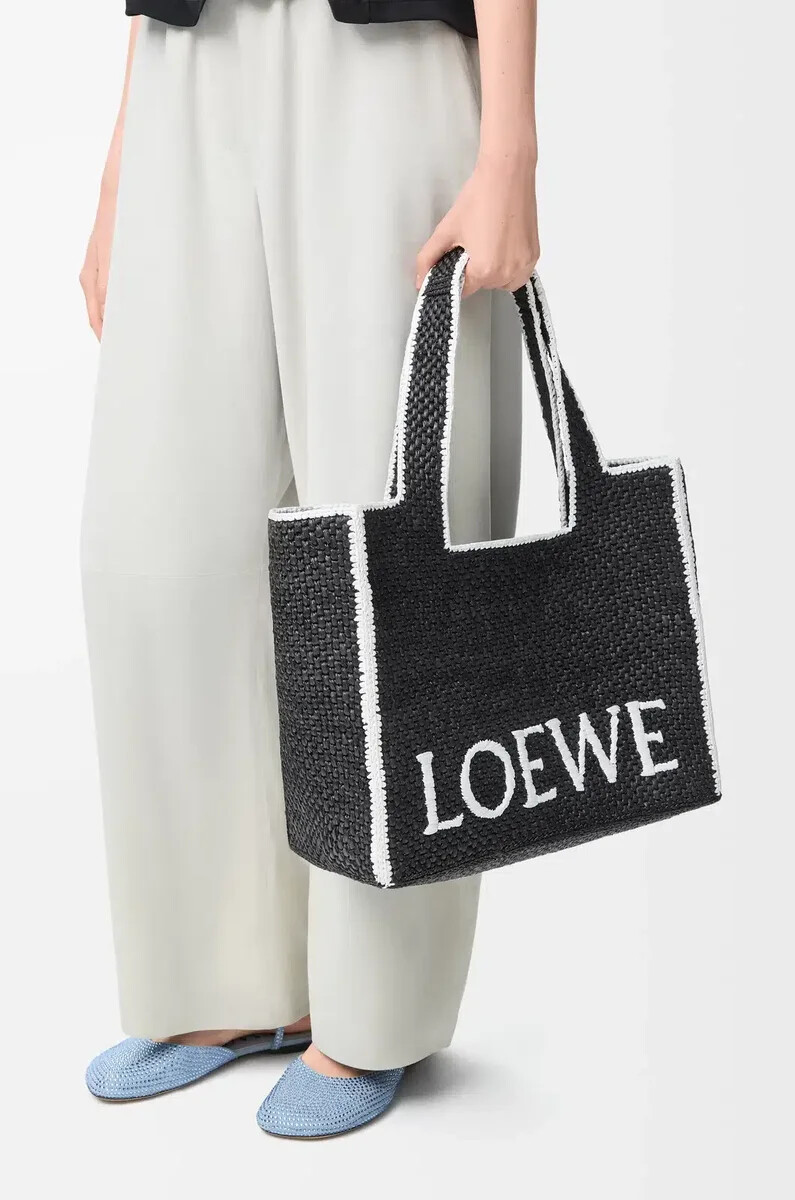 large loewe font tote in raffia black