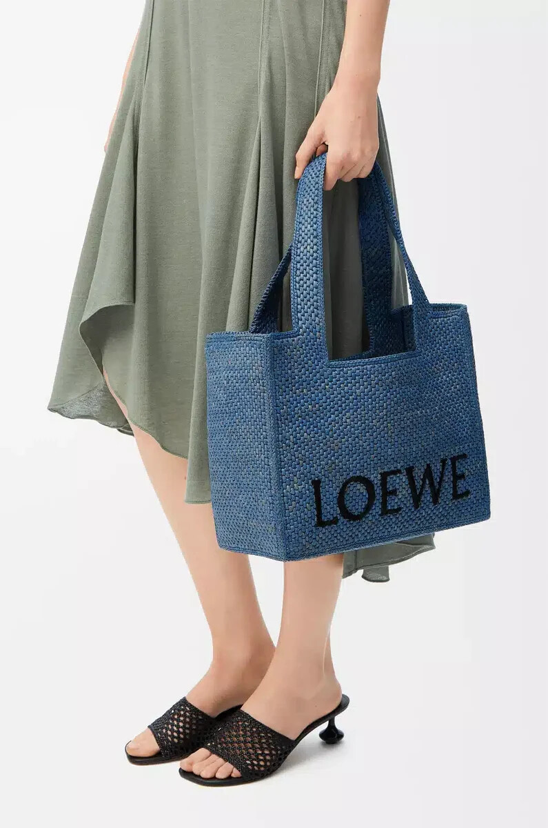 medium loewe font tote in raffia light blue