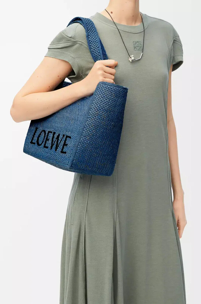 medium loewe font tote in raffia light blue