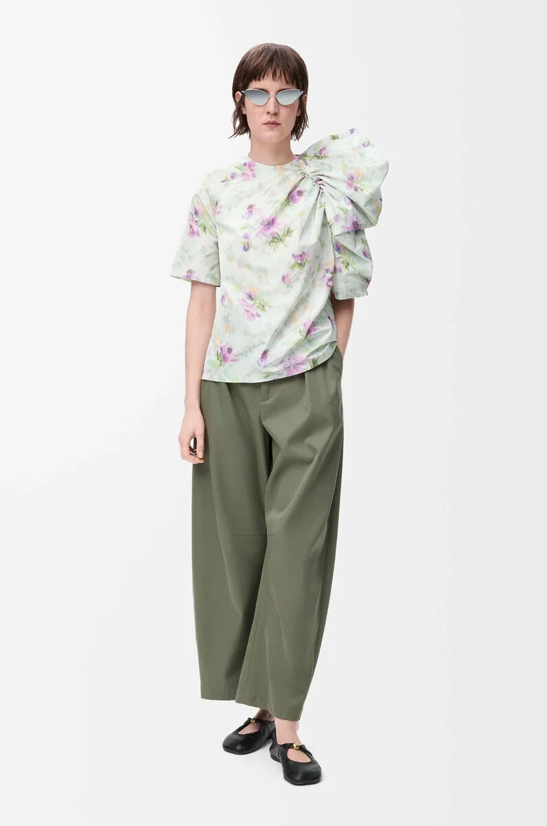 barrel trousers in cotton and silk khaki green