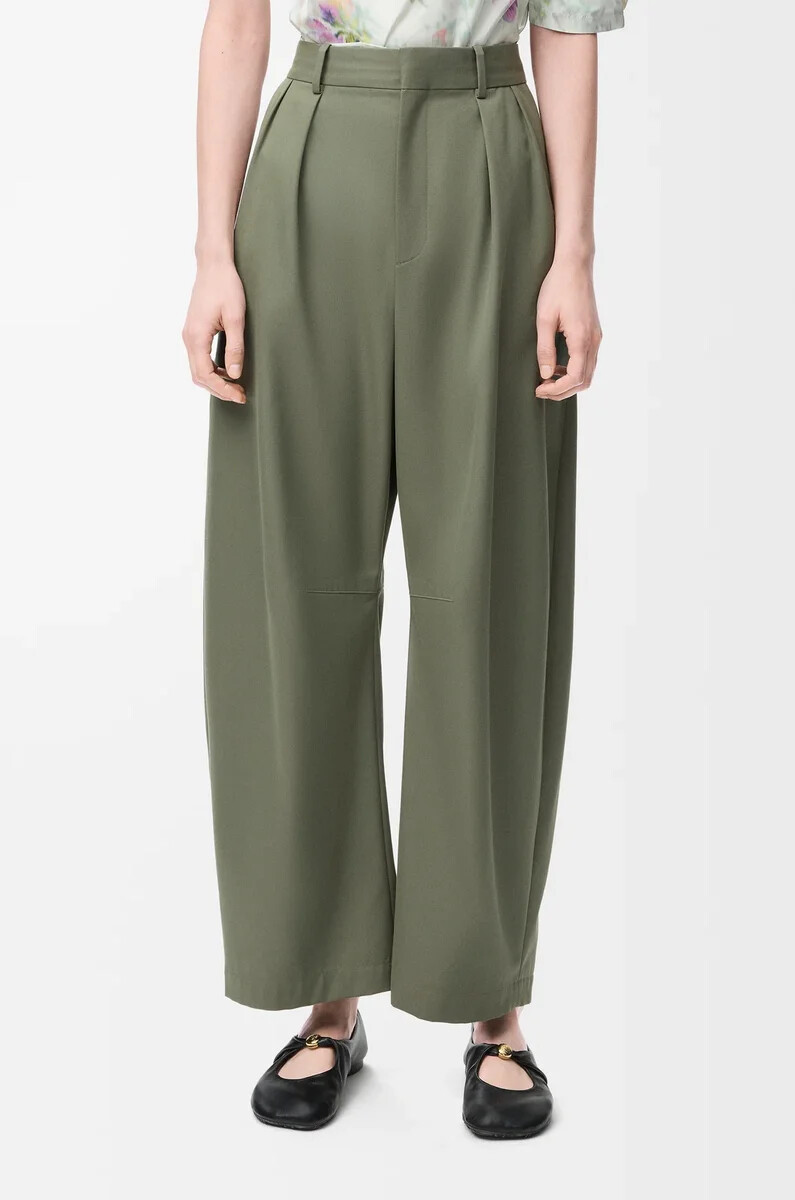 barrel trousers in cotton and silk khaki green