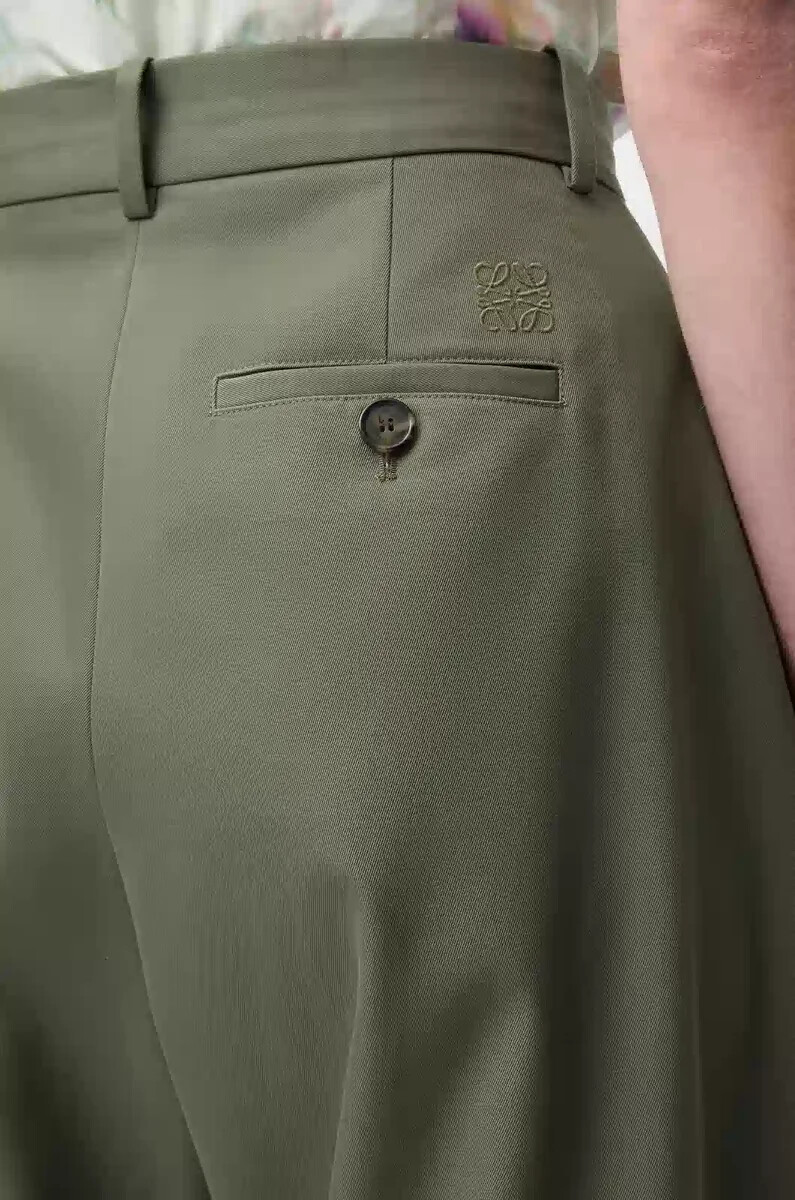 barrel trousers in cotton and silk khaki green