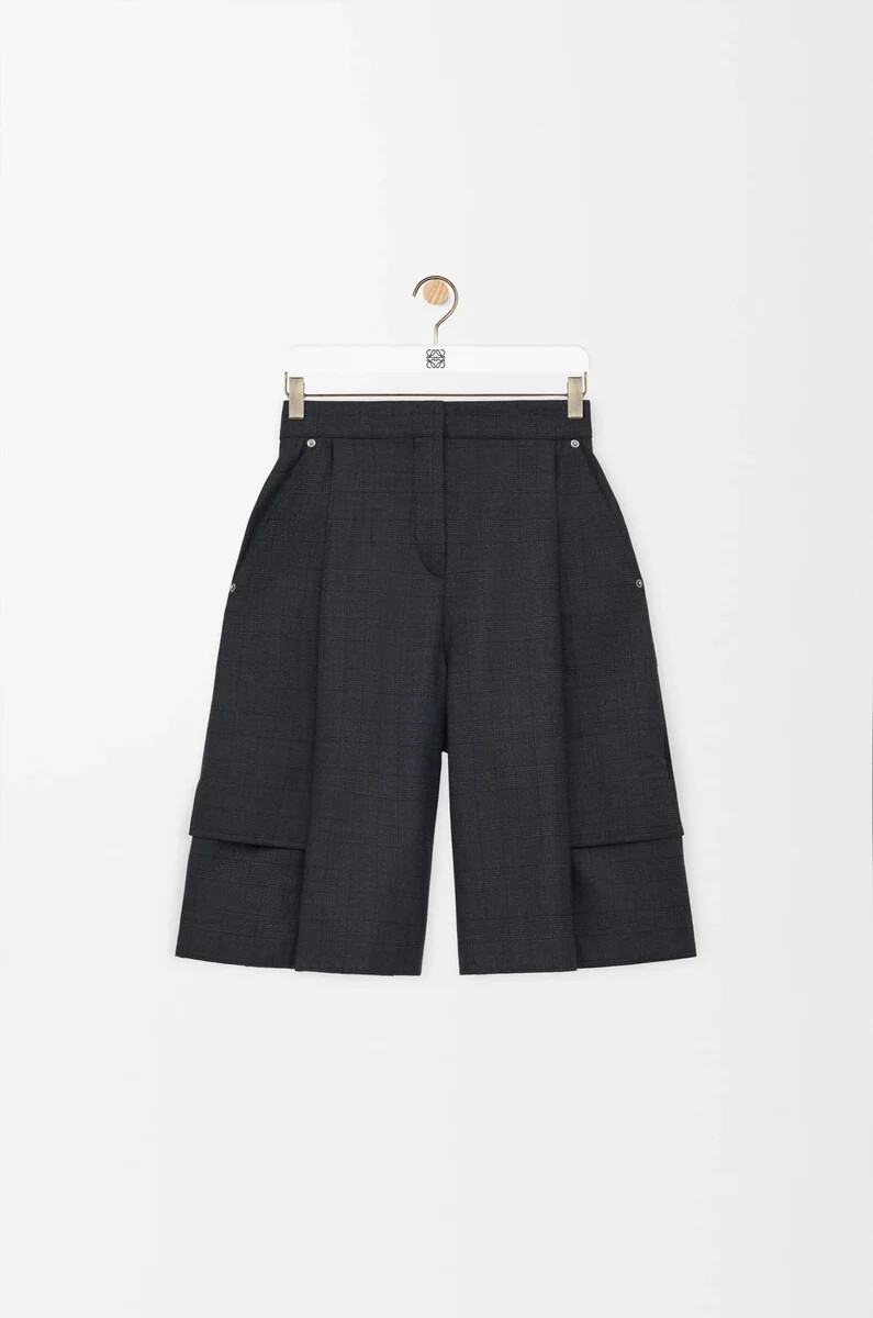 cargo shorts in wool dark grey